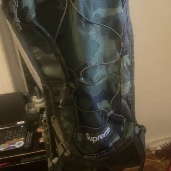 SUPREME CAMEL BACK